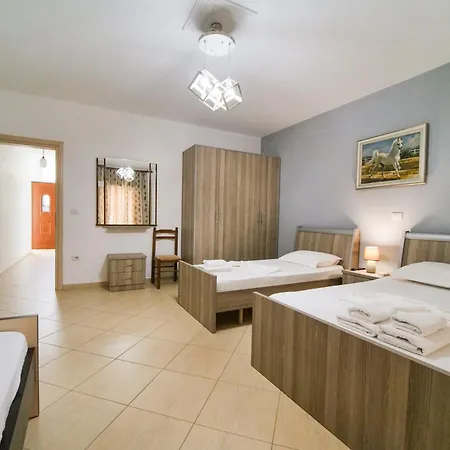 Sea Breeze Apartment *