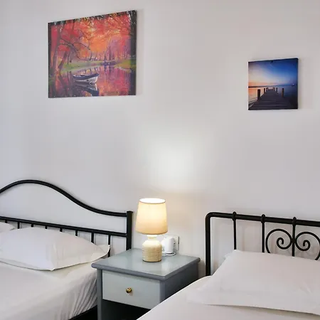 Sea Breeze Apartment *