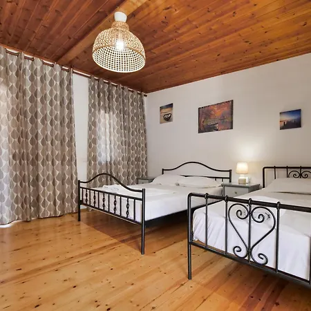 Sea Breeze Himare