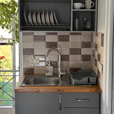 Sea Breeze Apartment Himare