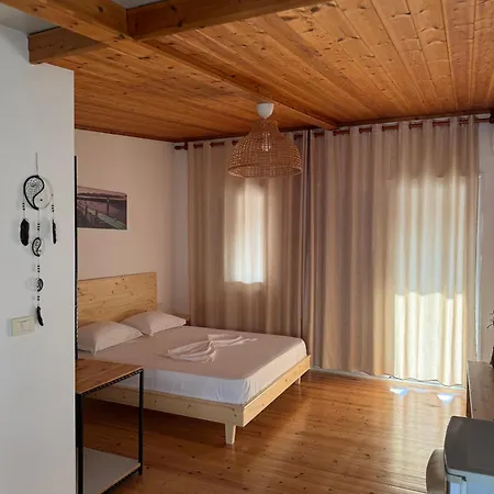 Sea Breeze Apartment *