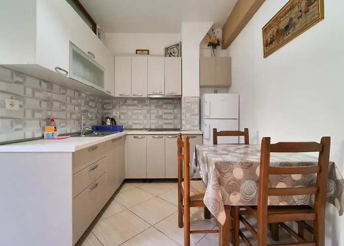 Sea Breeze Himare