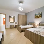 Sea Breeze Apartment *