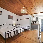 Sea Breeze Apartment *