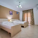 Sea Breeze Apartment *