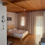 Sea Breeze Apartment *